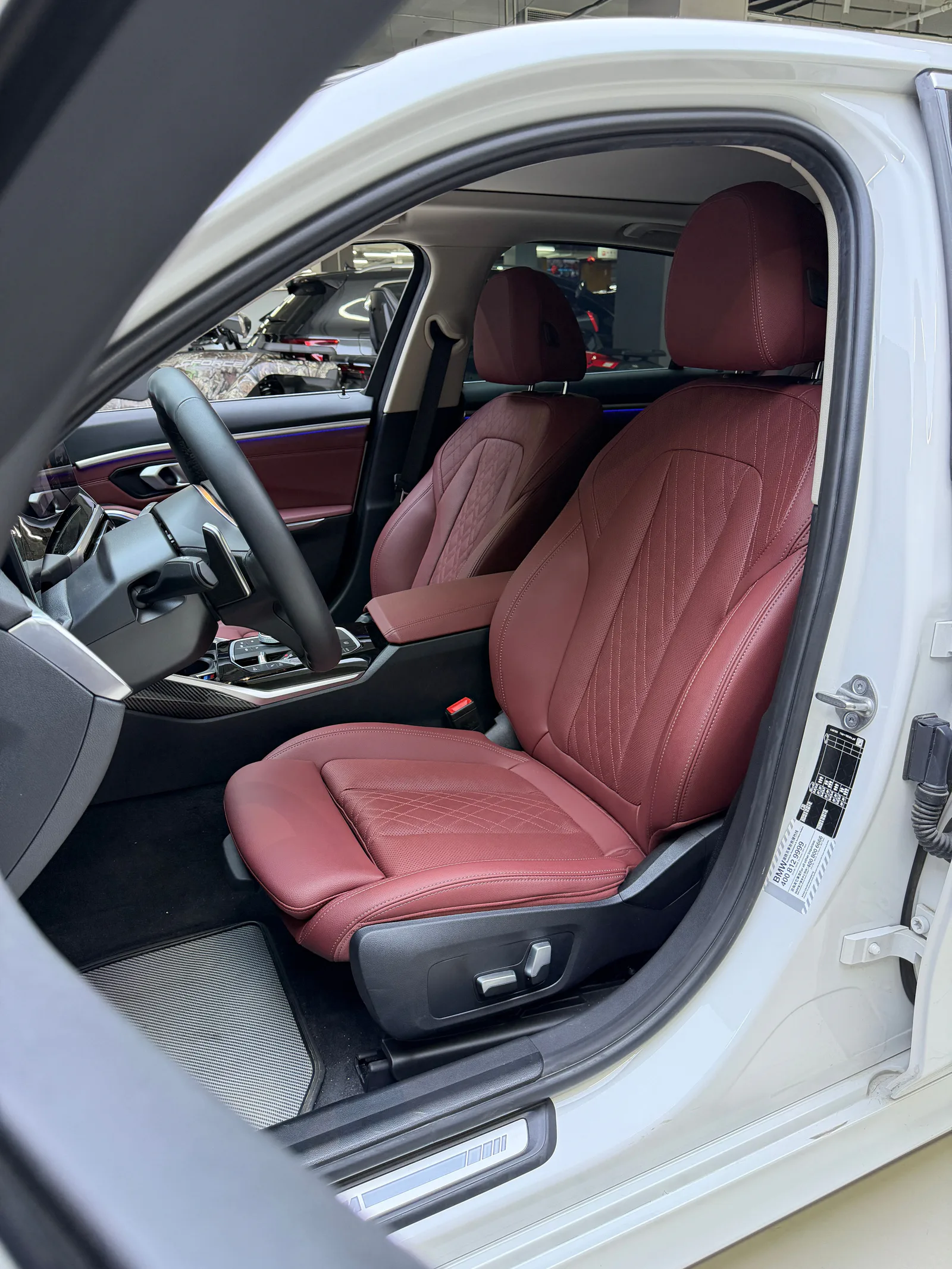 BMW 3 Series 2023 — photo 6 of 11