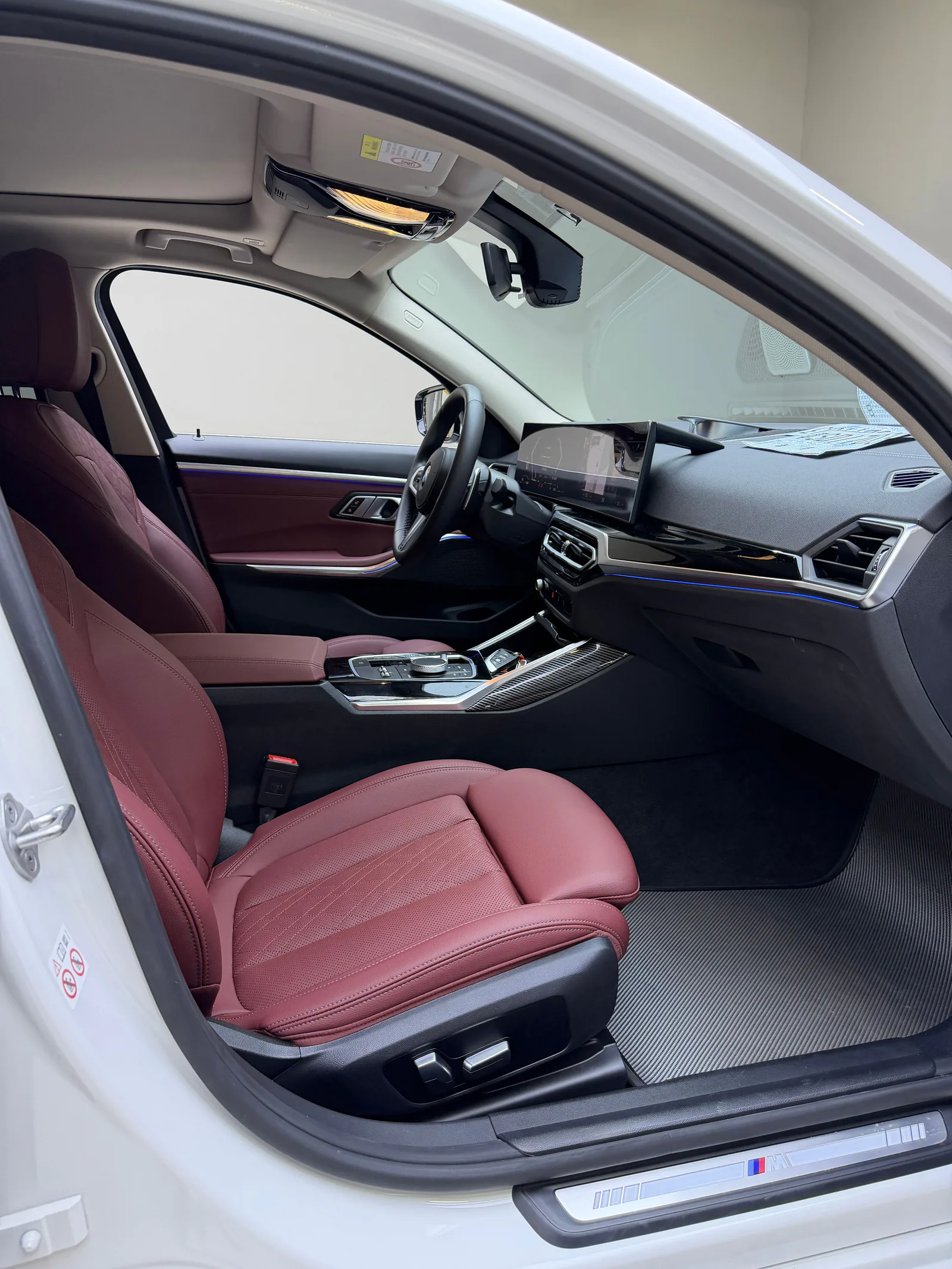 BMW 3 Series 2023 — photo 7 of 11