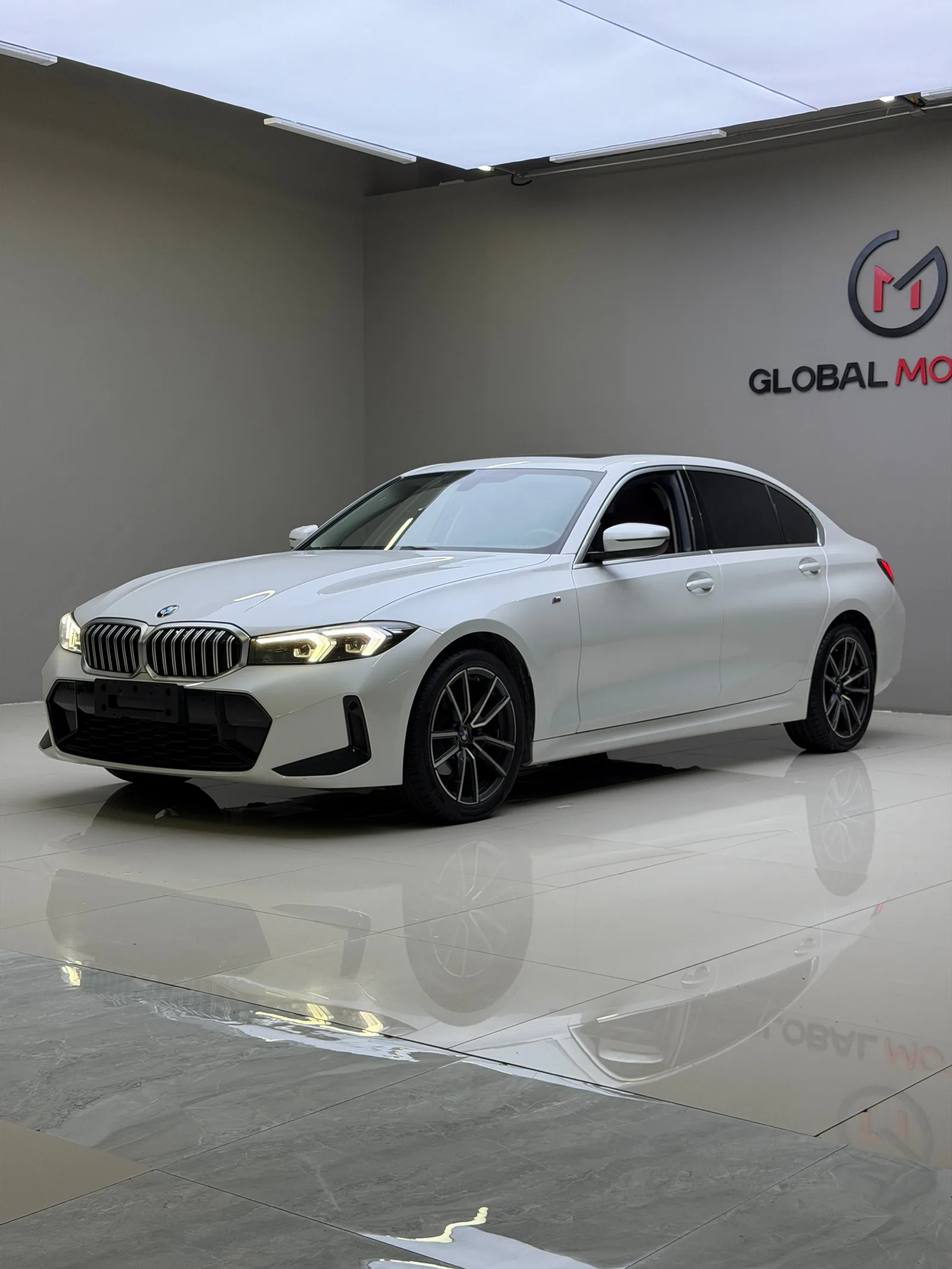 BMW 3 Series 2023 — photo 9 of 11