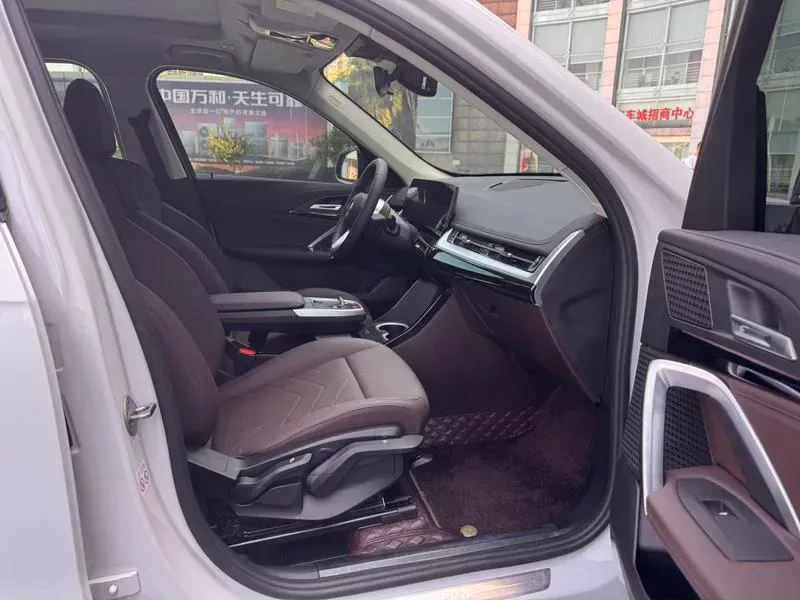BMW X1 2023 — photo 9 of 17