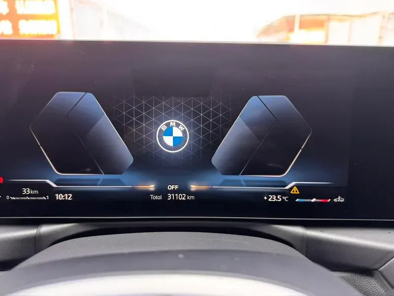 BMW 3 Series 2023 — photo 12 of 17