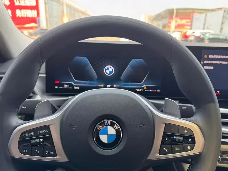 BMW 3 Series 2023 — photo 13 of 17