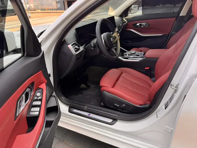 BMW 3 Series 2023 — photo 14 of 17