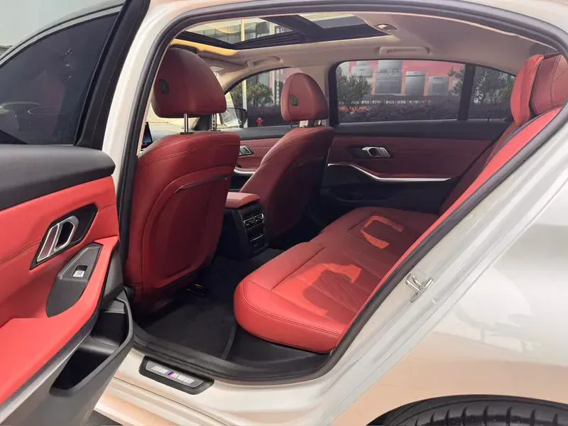 BMW 3 Series 2023 — photo 15 of 17