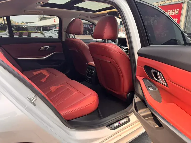 BMW 3 Series 2023 — photo 6 of 17