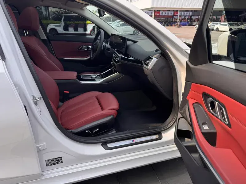 BMW 3 Series 2023 — photo 7 of 17