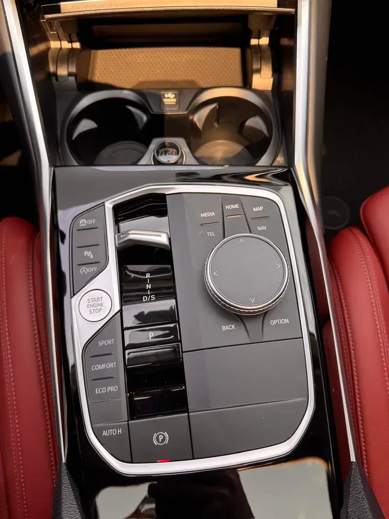 BMW 3 Series 2023 — photo 8 of 17