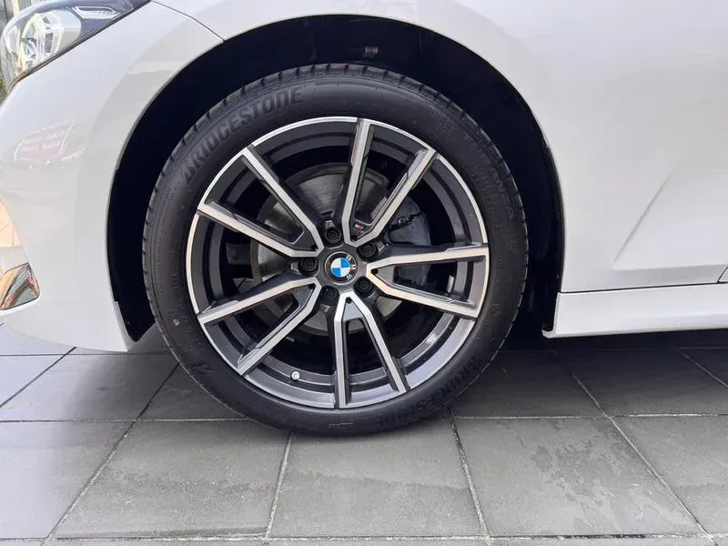 BMW 3 Series 2023 — photo 9 of 17