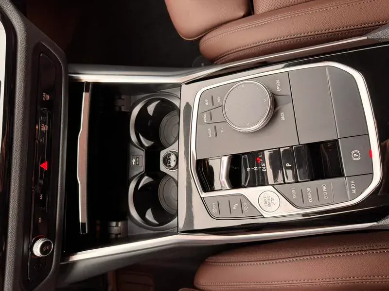 BMW 3 Series 2023 — photo 11 of 17