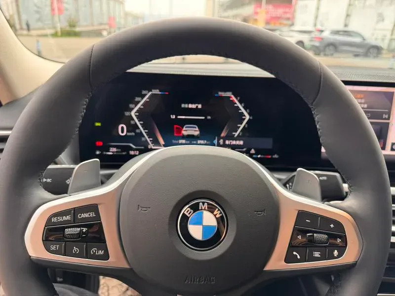 BMW 3 Series 2023 — photo 12 of 17