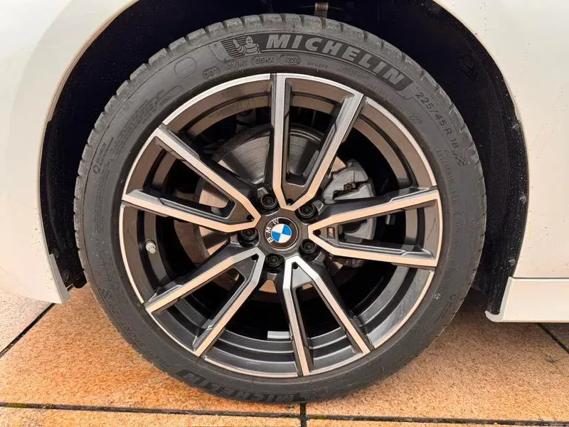 BMW 3 Series 2023 — photo 8 of 17