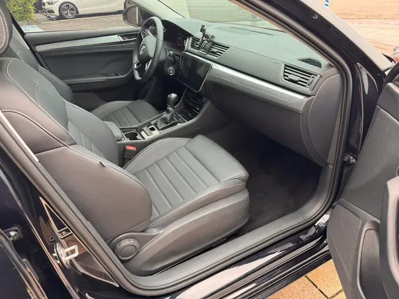 Skoda Superb 2023 — photo 10 of 20