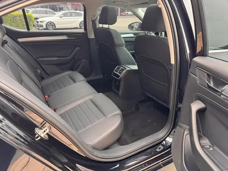 Skoda Superb 2023 — photo 11 of 20
