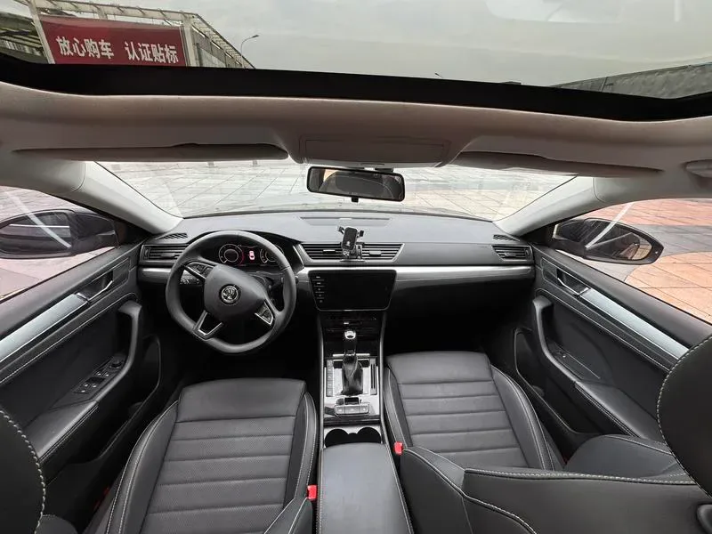 Skoda Superb 2023 — photo 14 of 20