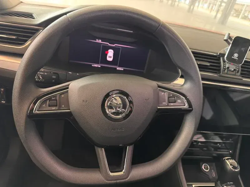 Skoda Superb 2023 — photo 17 of 20