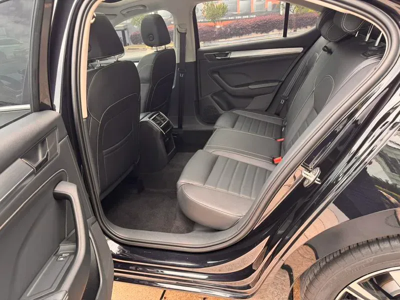 Skoda Superb 2023 — photo 20 of 20