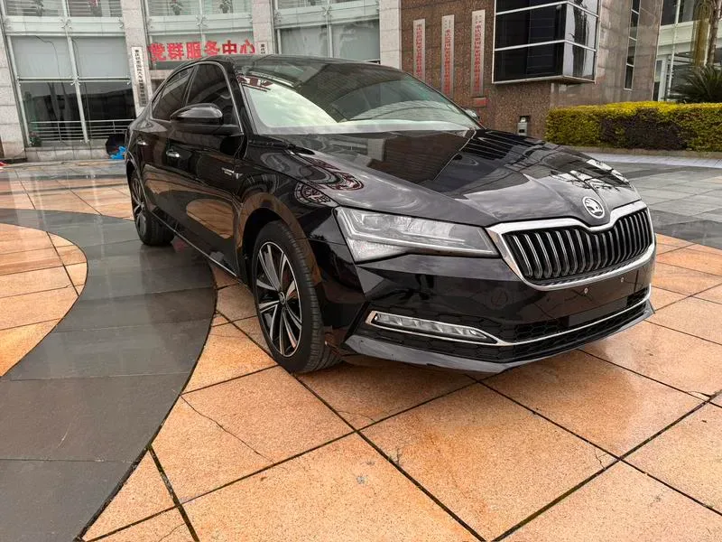 Skoda Superb 2023 — photo 3 of 20