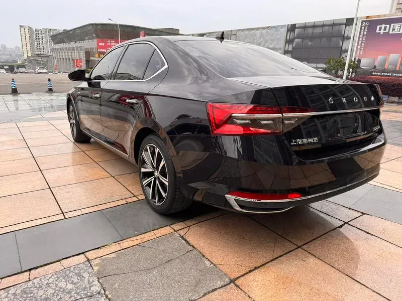 Skoda Superb 2023 — photo 4 of 20