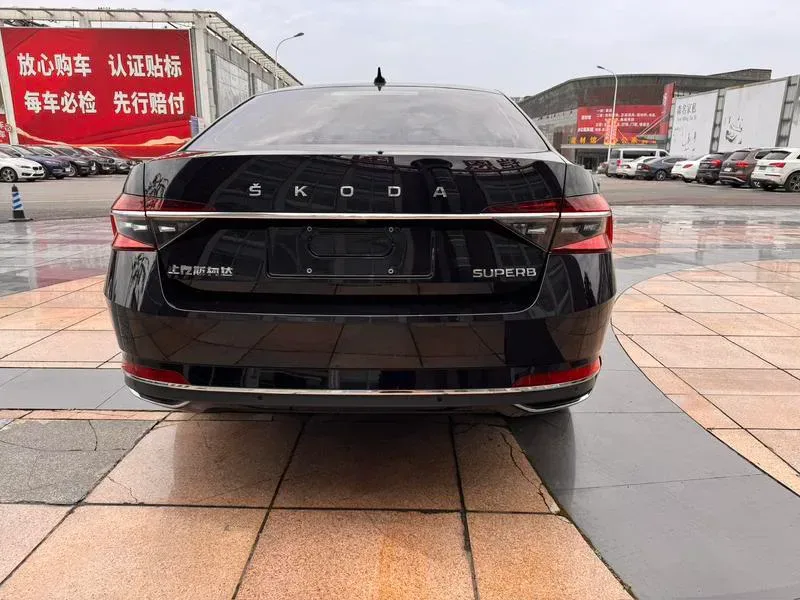 Skoda Superb 2023 — photo 5 of 20