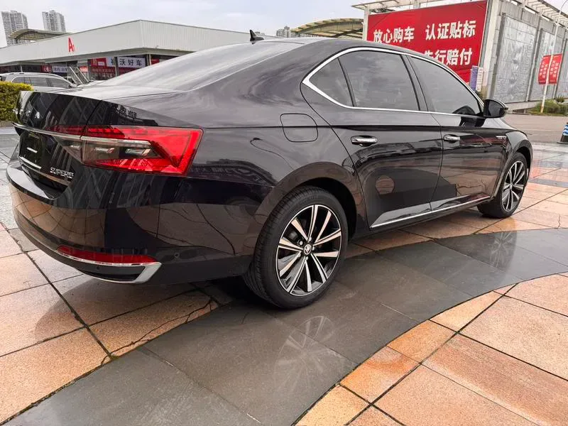 Skoda Superb 2023 — photo 6 of 20