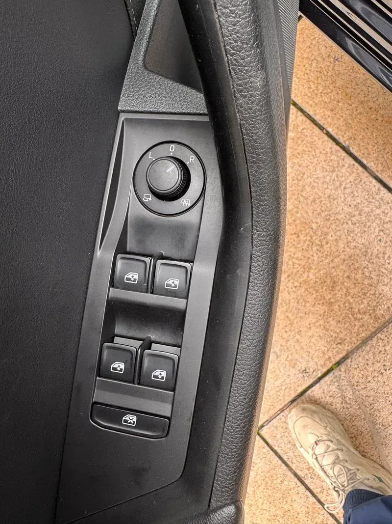 Skoda Superb 2023 — photo 7 of 20