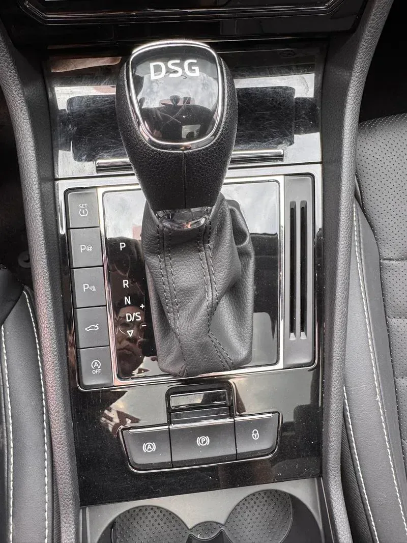 Skoda Superb 2023 — photo 8 of 20