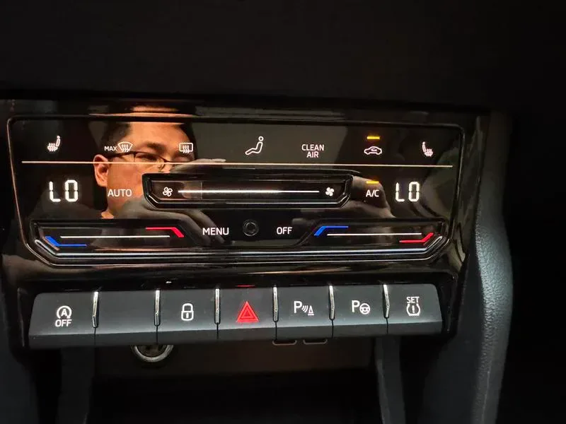 Skoda Karoq 2024 — photo 11 of 20