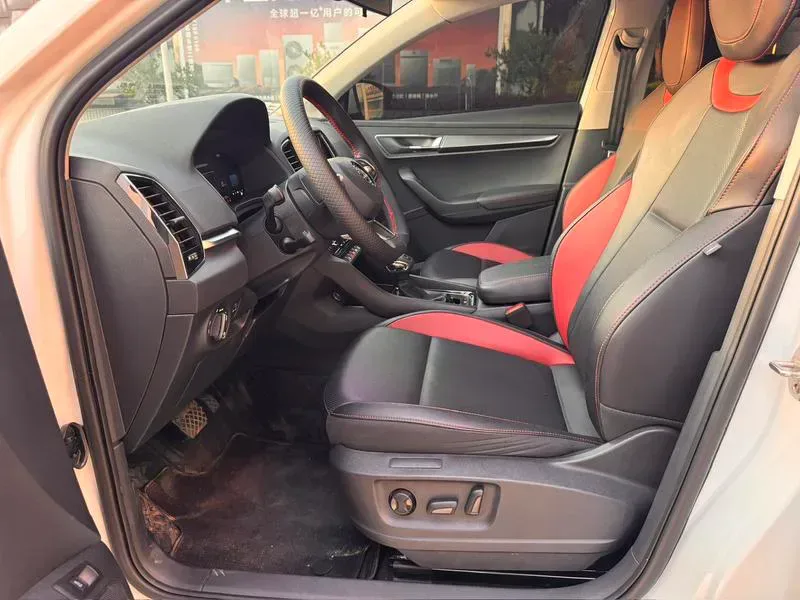 Skoda Karoq 2024 — photo 16 of 20