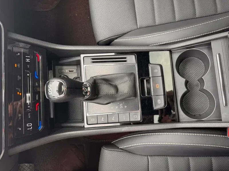 Skoda Superb 2024 — photo 13 of 20