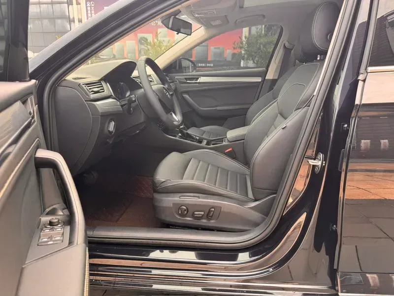Skoda Superb 2024 — photo 16 of 20