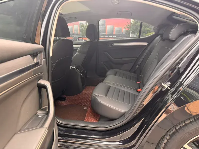 Skoda Superb 2024 — photo 18 of 20