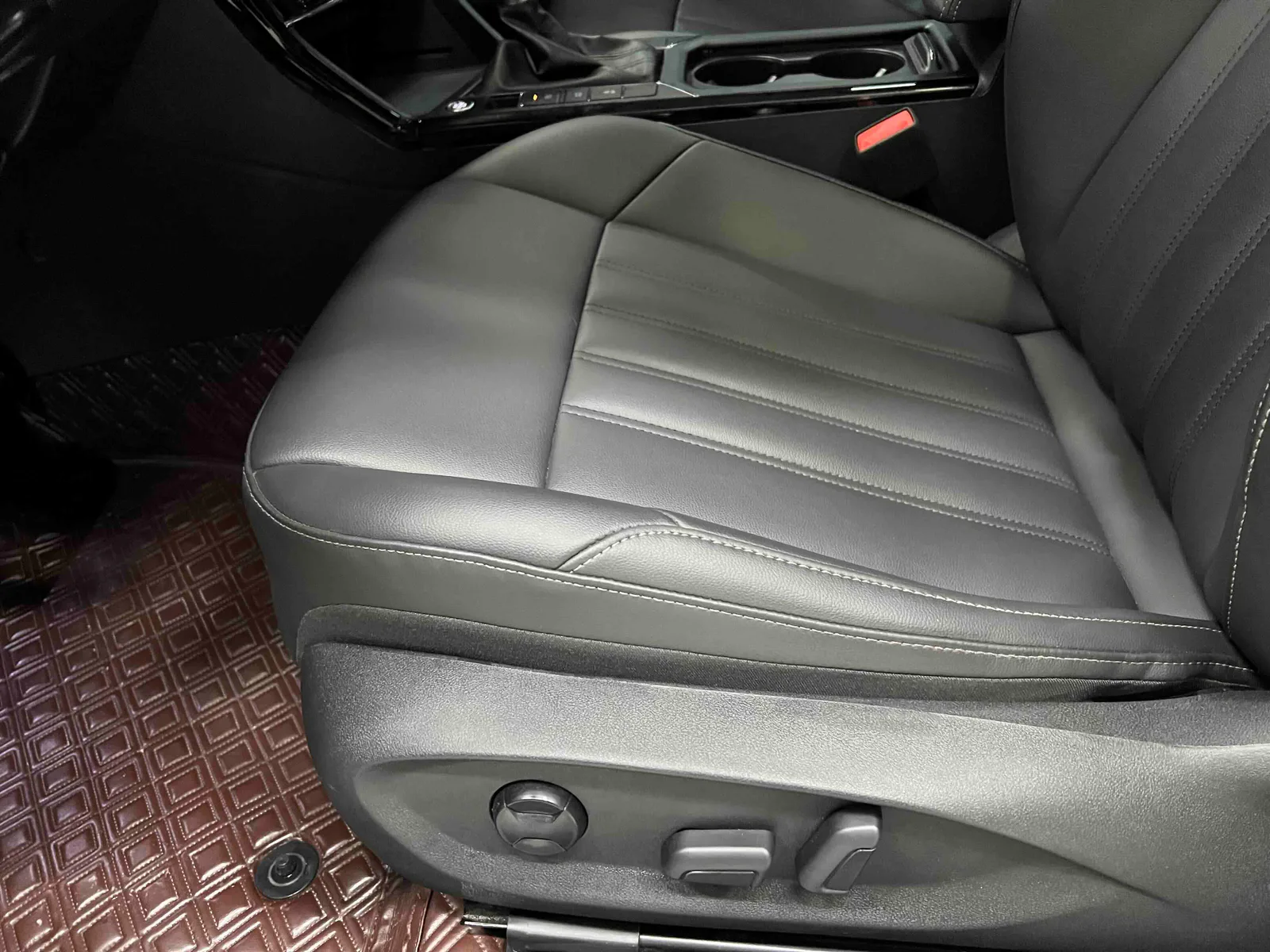 Volkswagen Passat 2023 — photo 11 of 20
