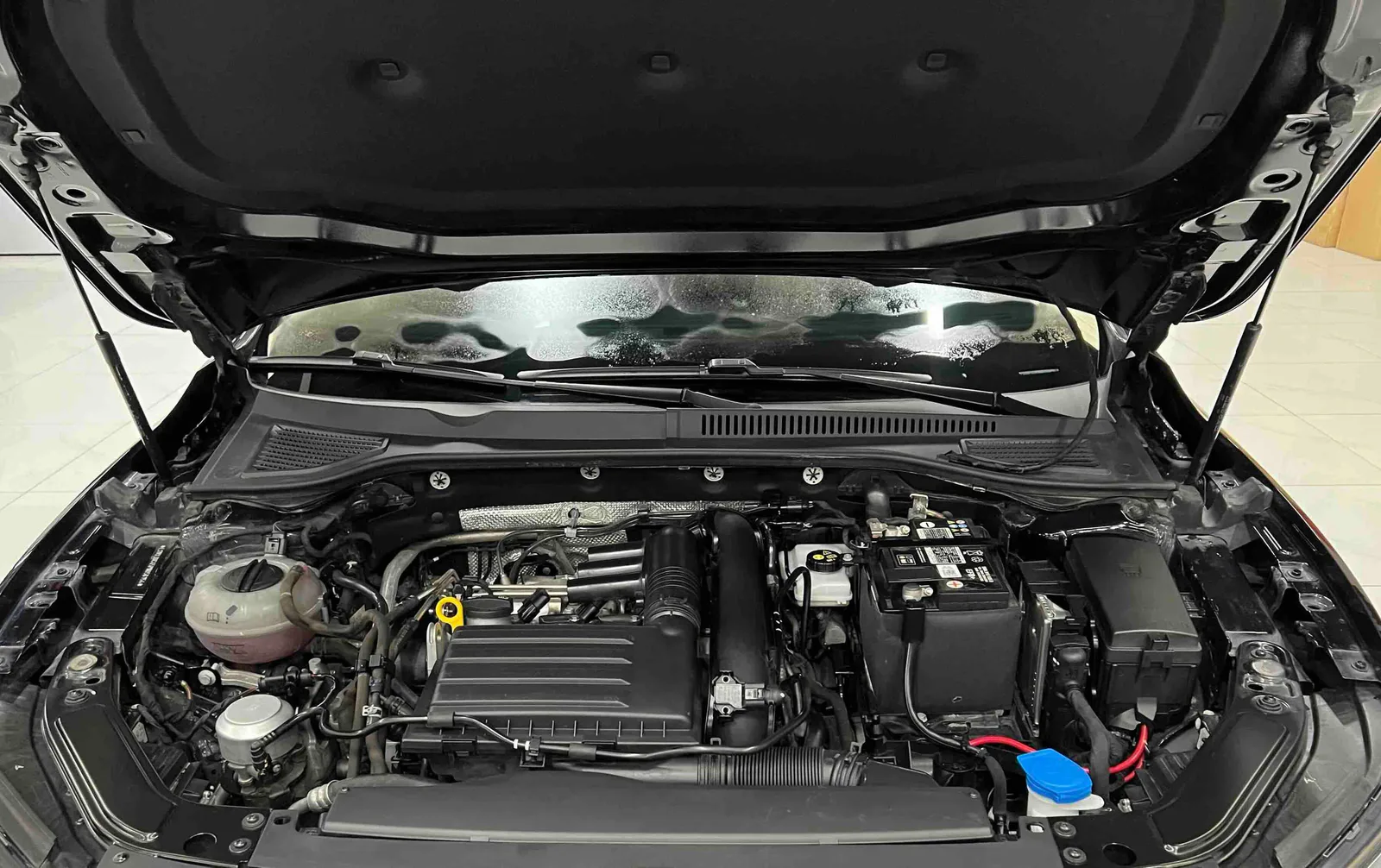 Volkswagen Passat 2023 — photo 16 of 20