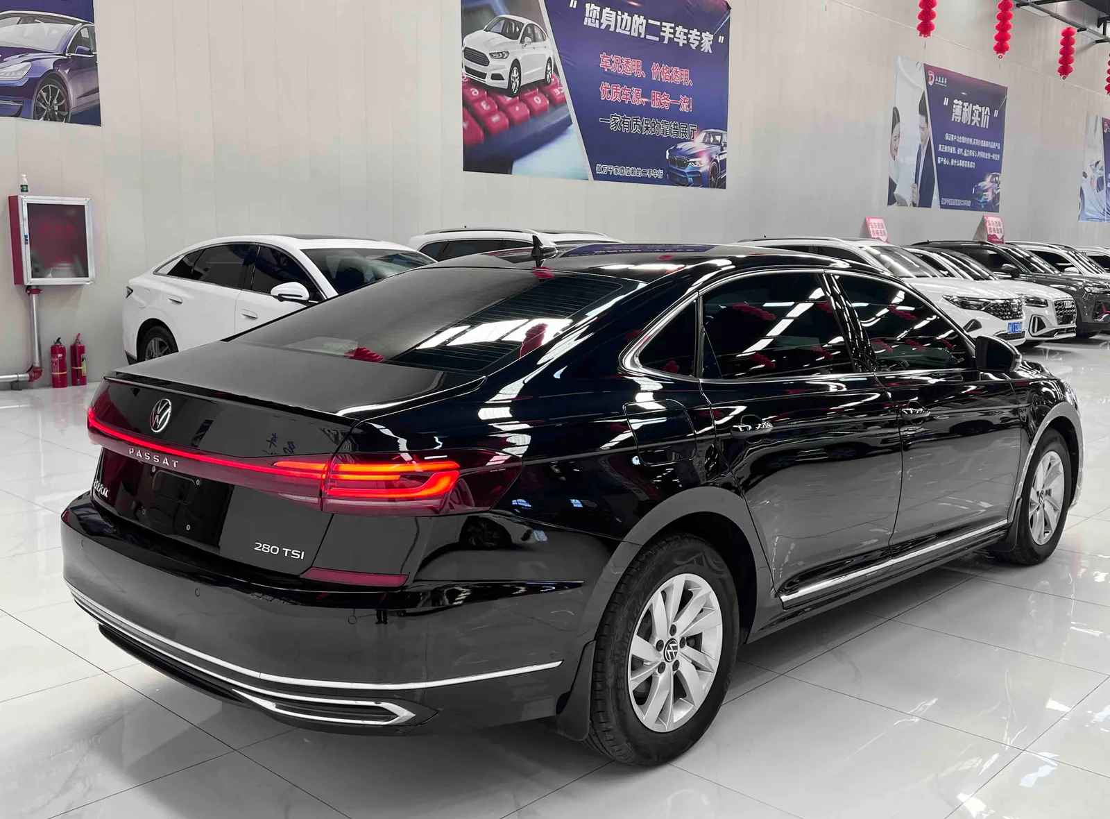 Volkswagen Passat 2023 — photo 4 of 20
