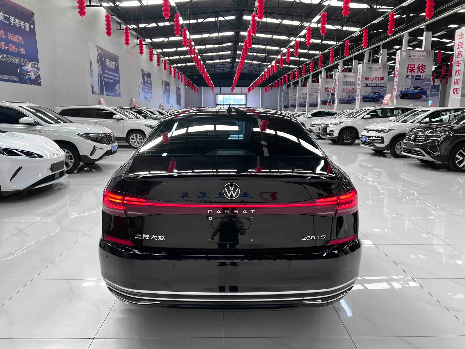 Volkswagen Passat 2023 — photo 5 of 20