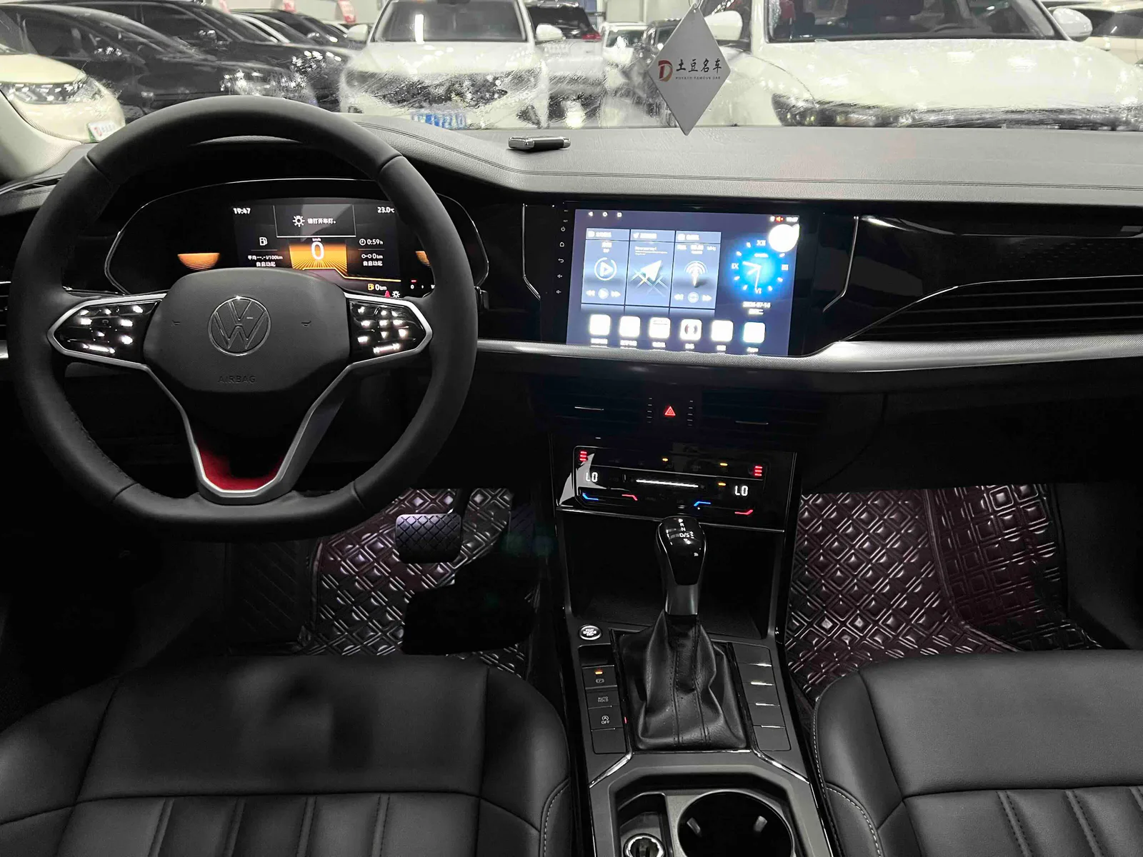Volkswagen Passat 2023 — photo 9 of 20