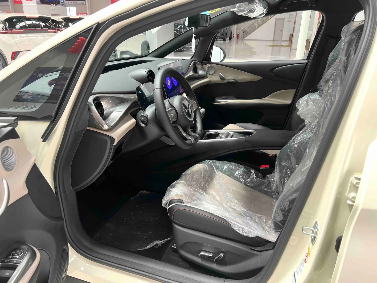 BYD Dolphin 2025 — photo 7 of 19