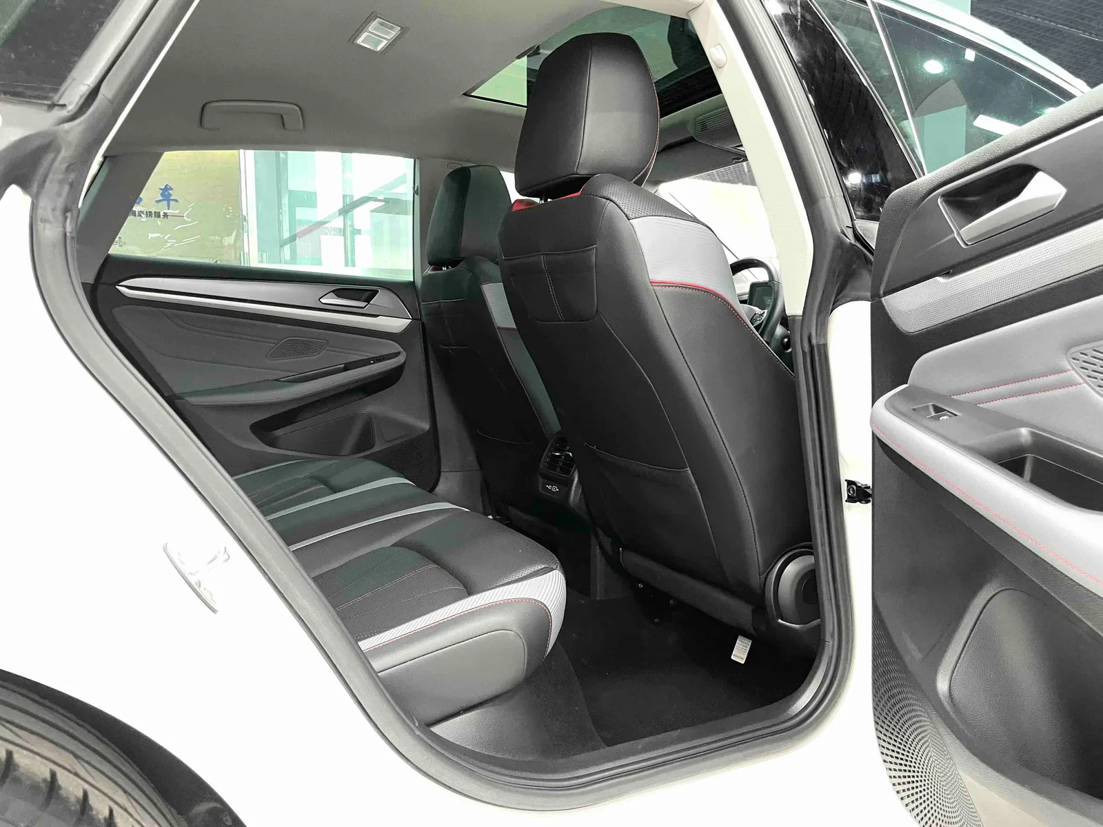 Volkswagen Lamando 2023 — photo 10 of 20