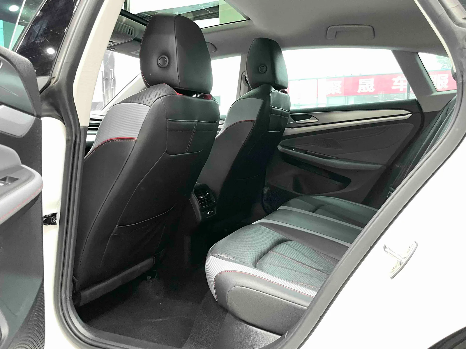 Volkswagen Lamando 2023 — photo 8 of 20