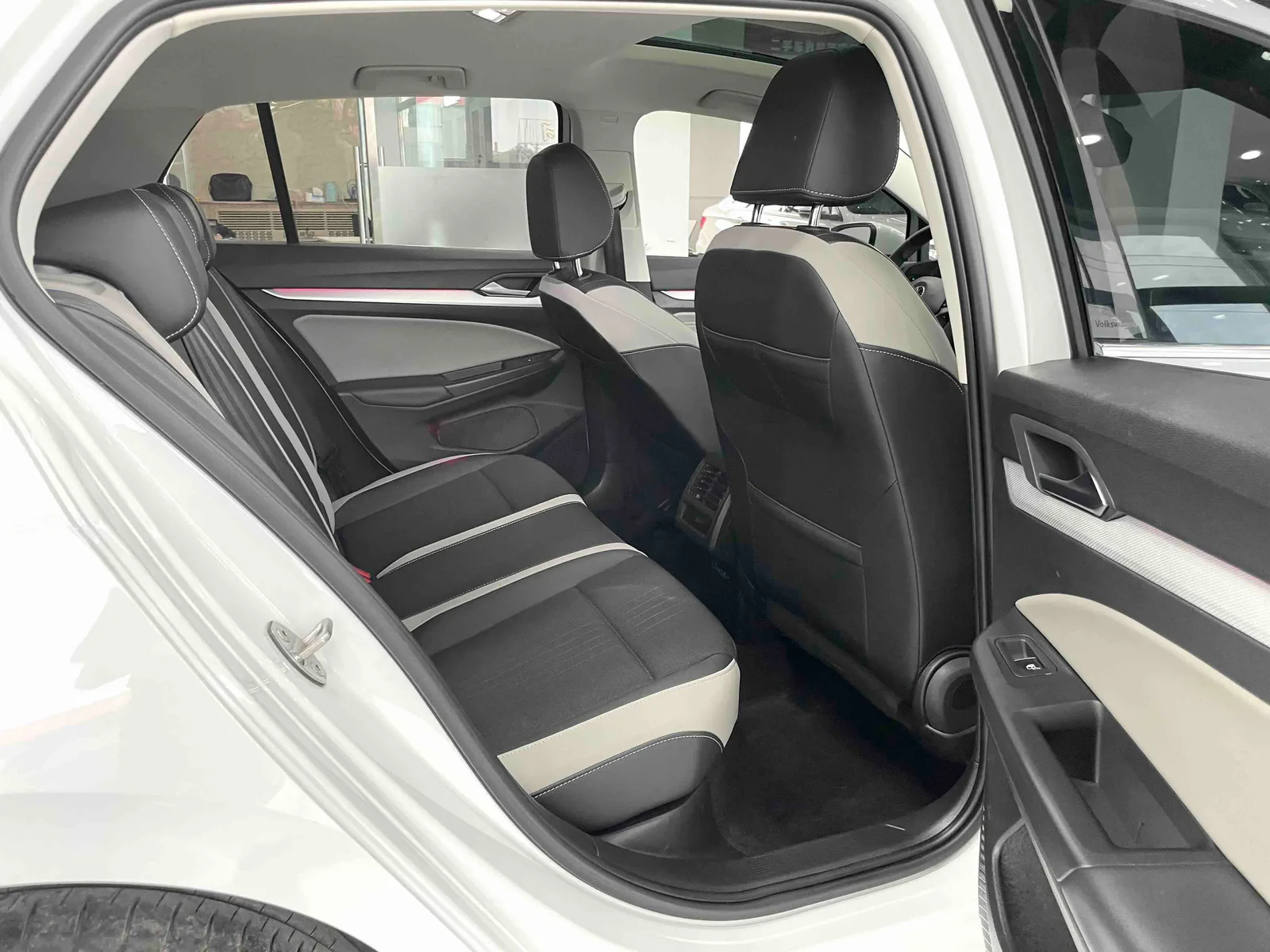 Volkswagen Golf 2021 — photo 9 of 18