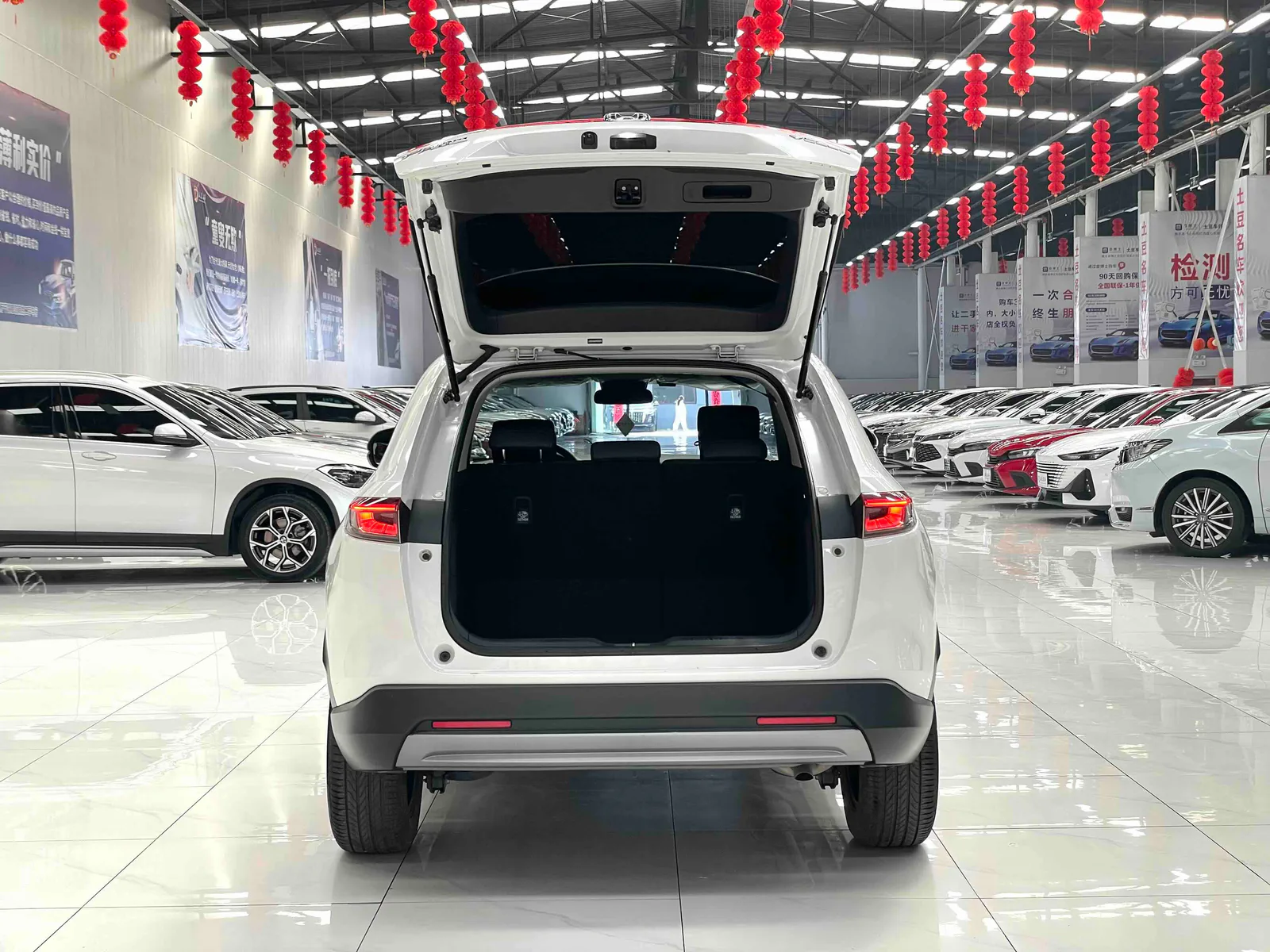 Honda Vezel 2023 — photo 12 of 20