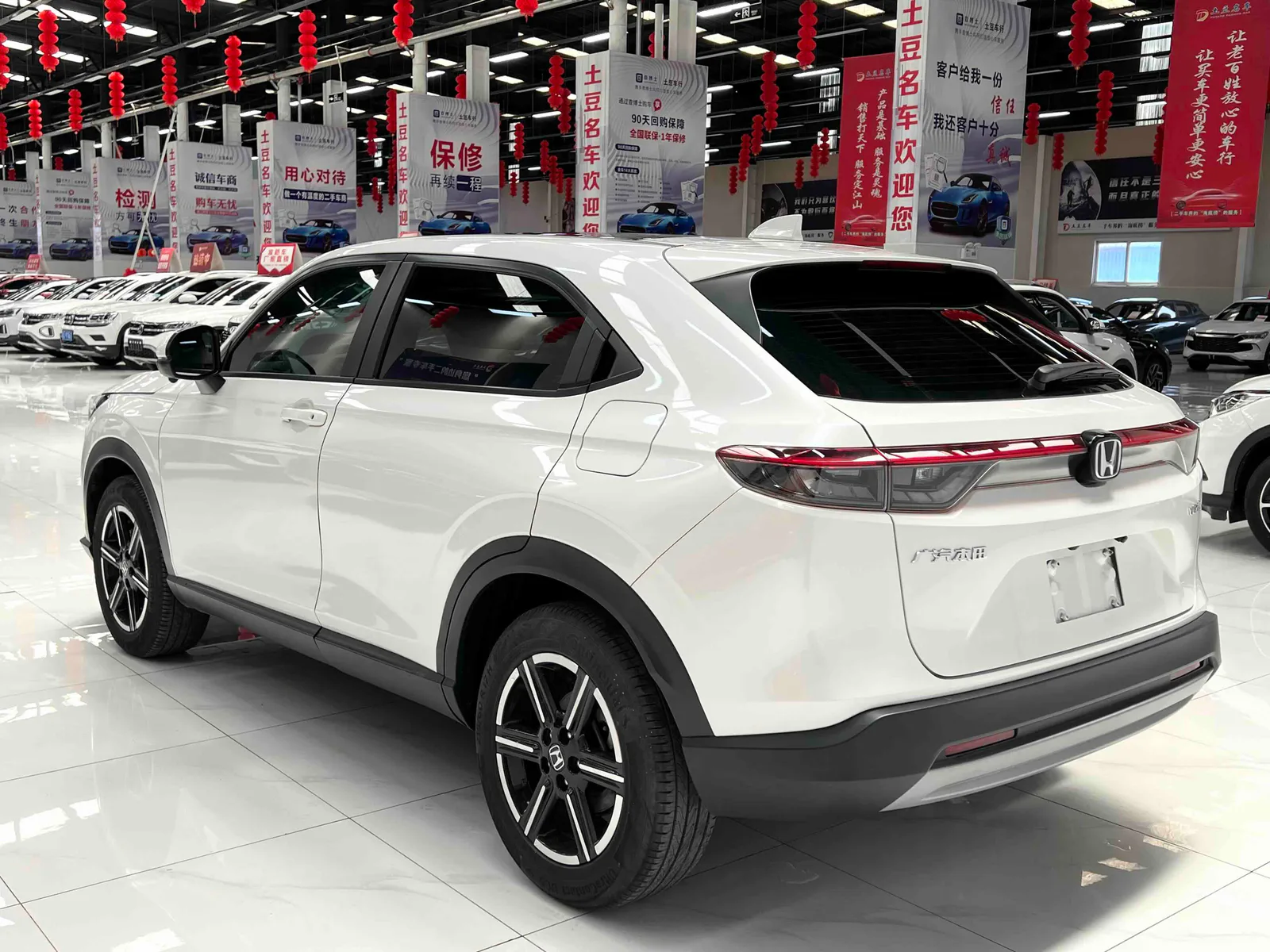 Honda Vezel 2023 — photo 18 of 20