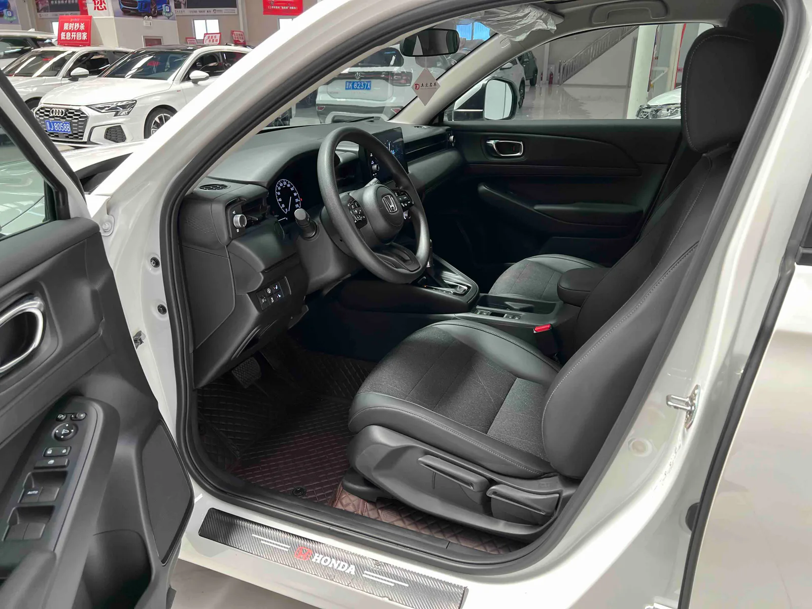 Honda Vezel 2023 — photo 4 of 20