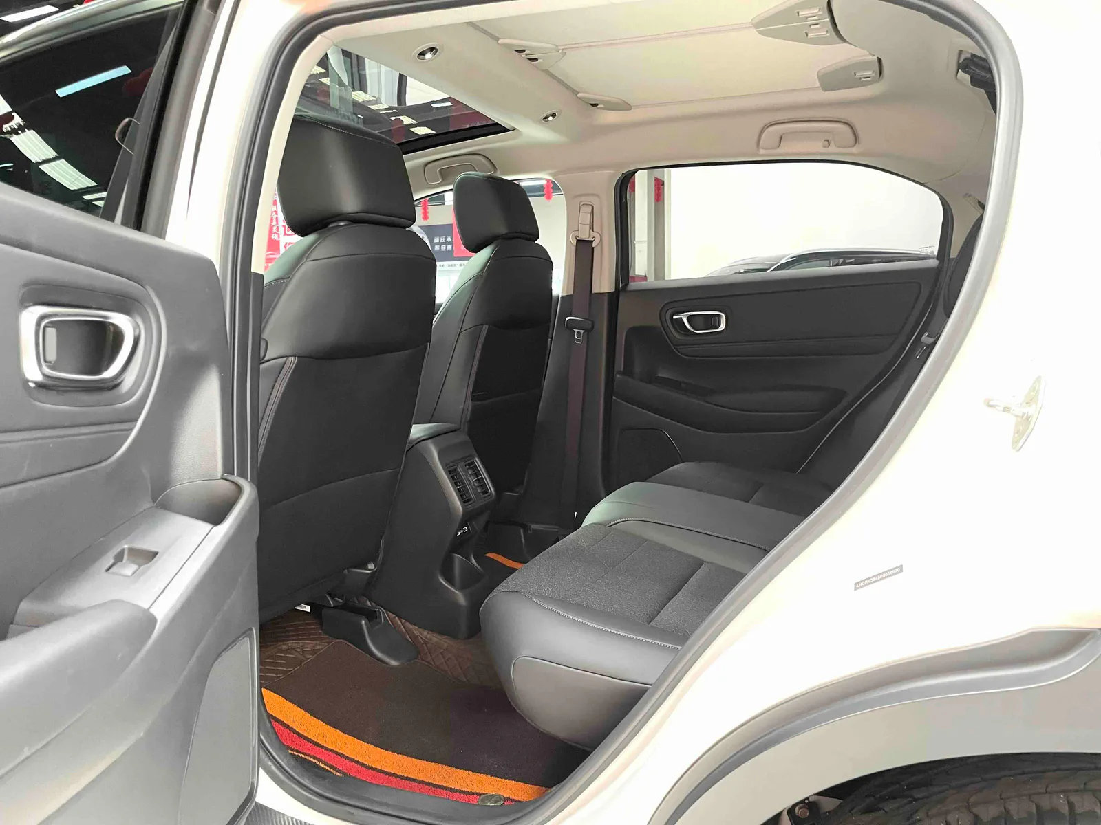 Honda Vezel 2023 — photo 7 of 20