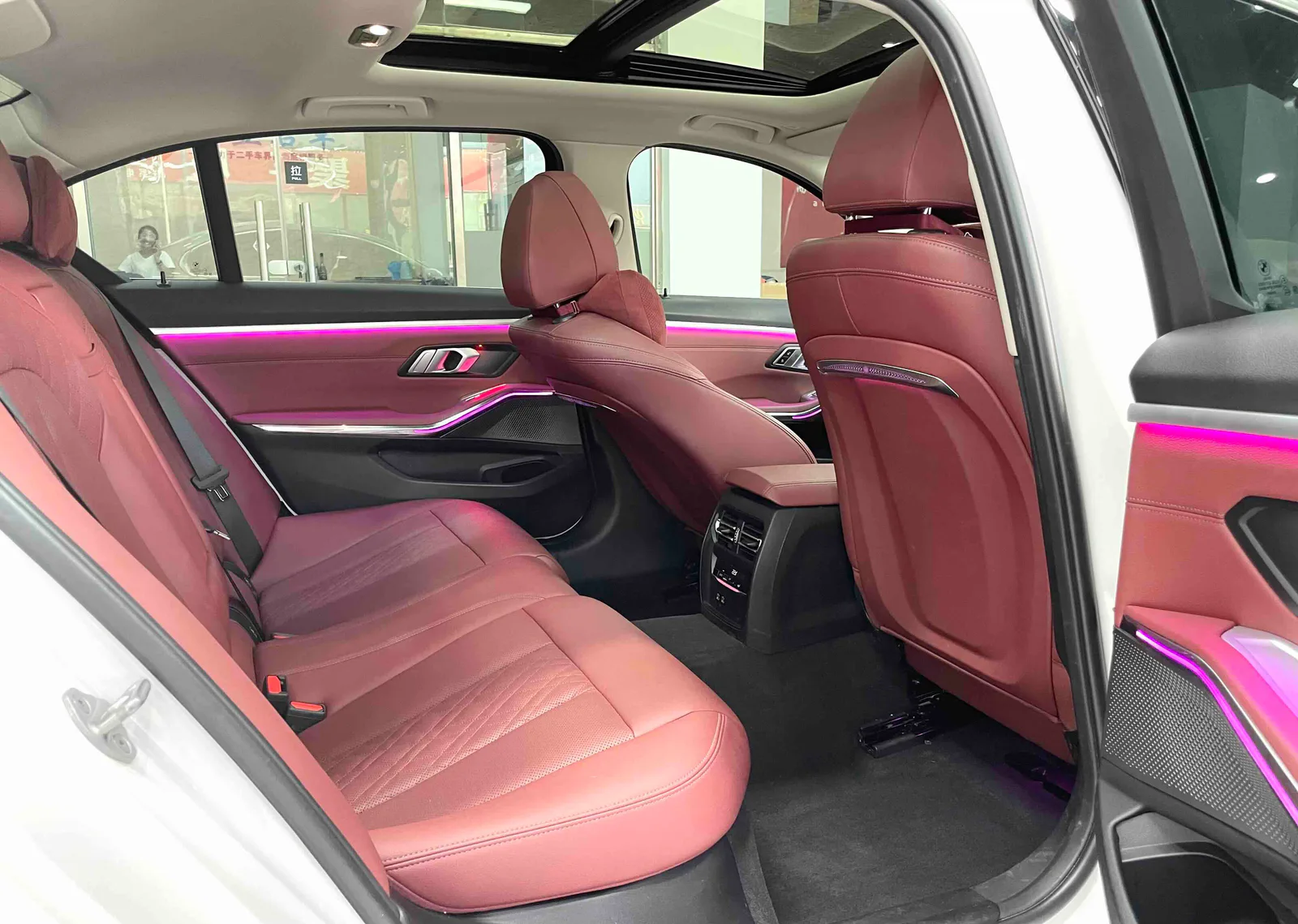 BMW 3 Series 2023 — photo 11 of 20