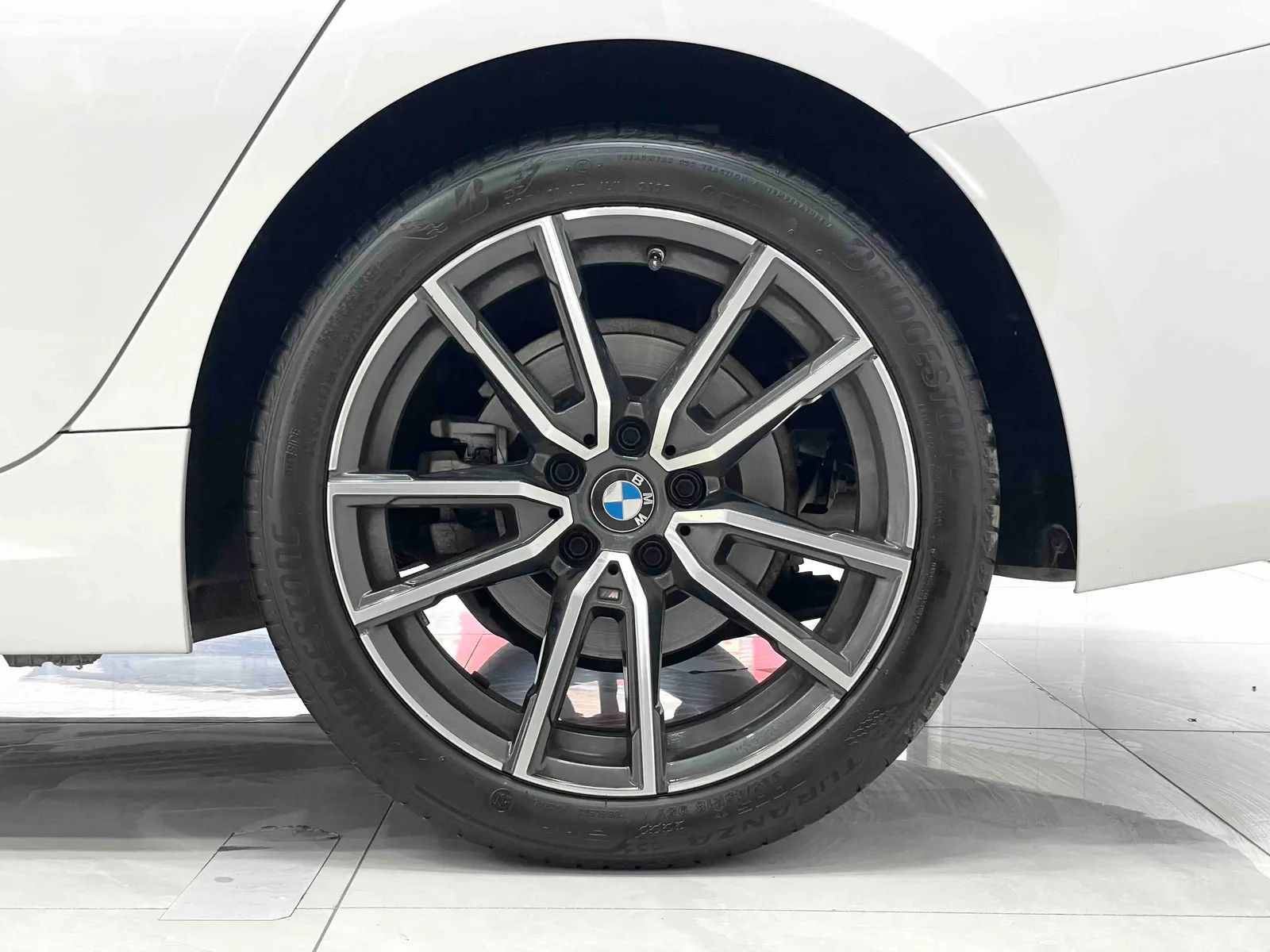 BMW 3 Series 2023 — photo 13 of 20