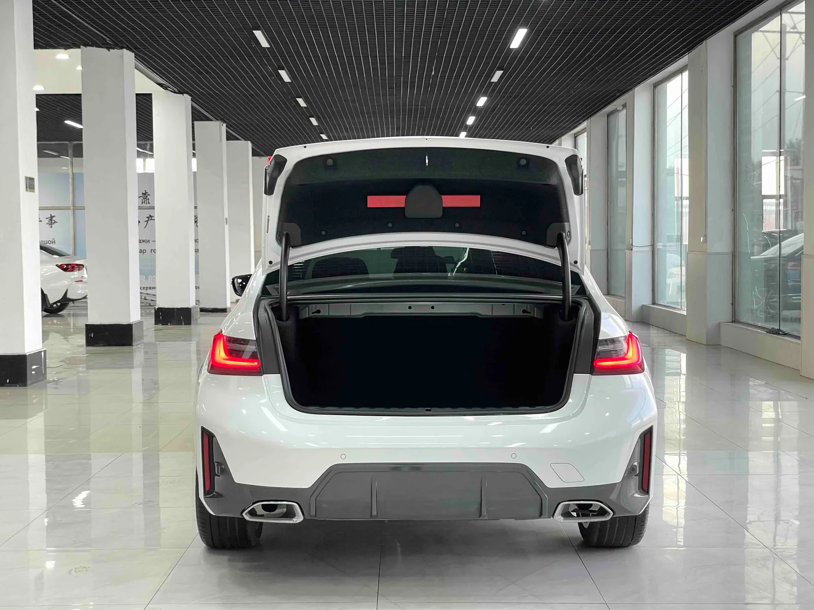 BMW 3 Series 2023 — photo 17 of 20