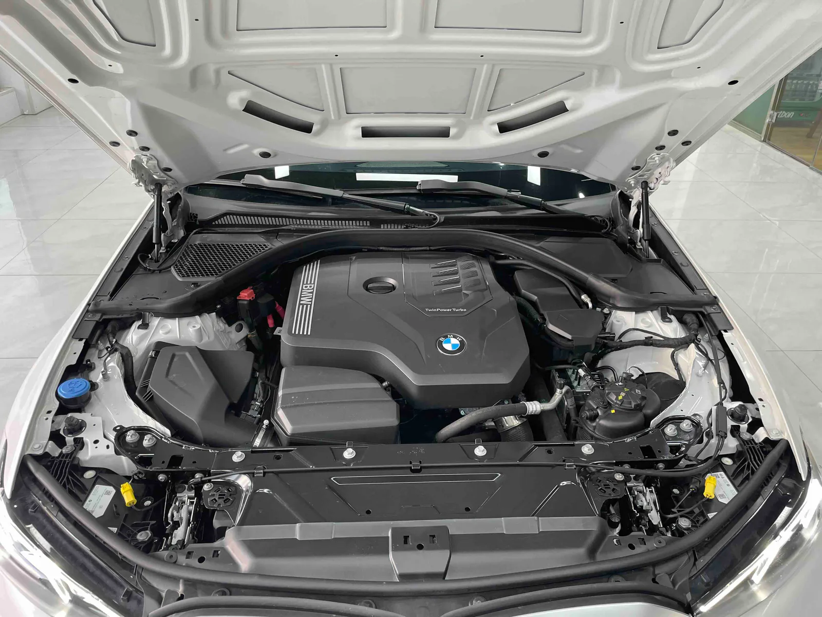 BMW 3 Series 2023 — photo 18 of 20