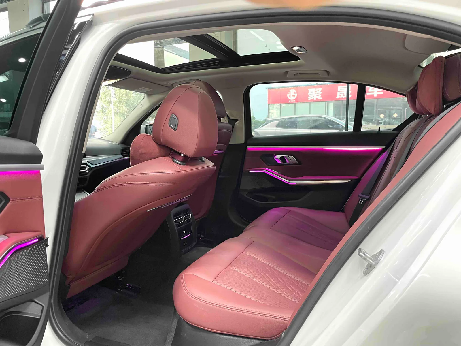 BMW 3 Series 2023 — photo 9 of 20