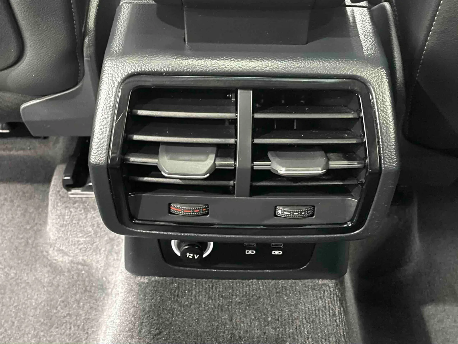 Audi Q3 2022 — photo 10 of 19